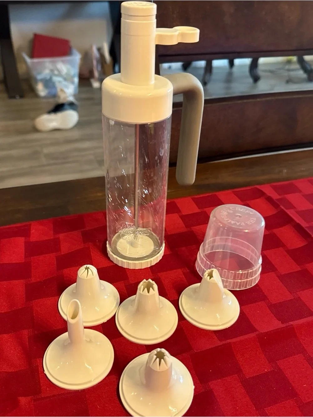 Pampered chef easy accent decorator